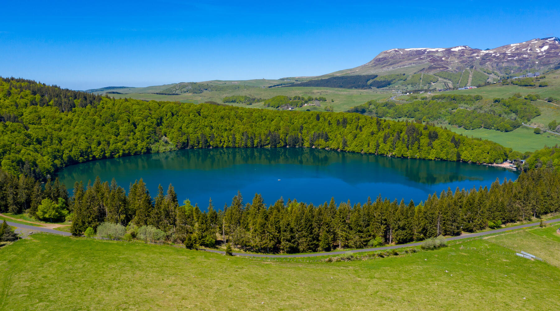 Randonn Eacute E Auvergne Lacs Et Volcans D Auvergne