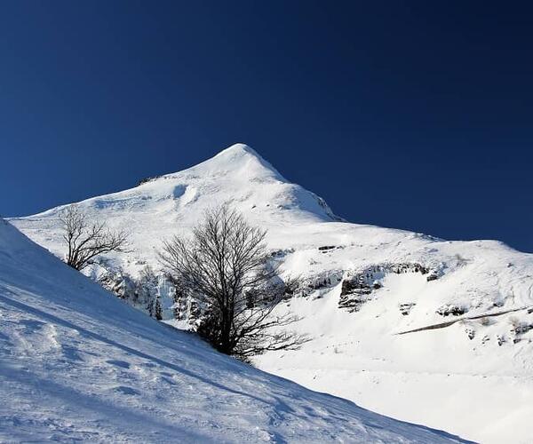 Auvergne : Les Monts du Cantal en hiver